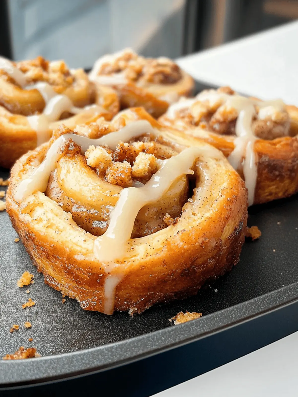 Irresistible Apple Pie Stuffed Cinnamon Rolls for Cozy Mornings 4 Apple Pie Stuffed Cinnamon Rolls