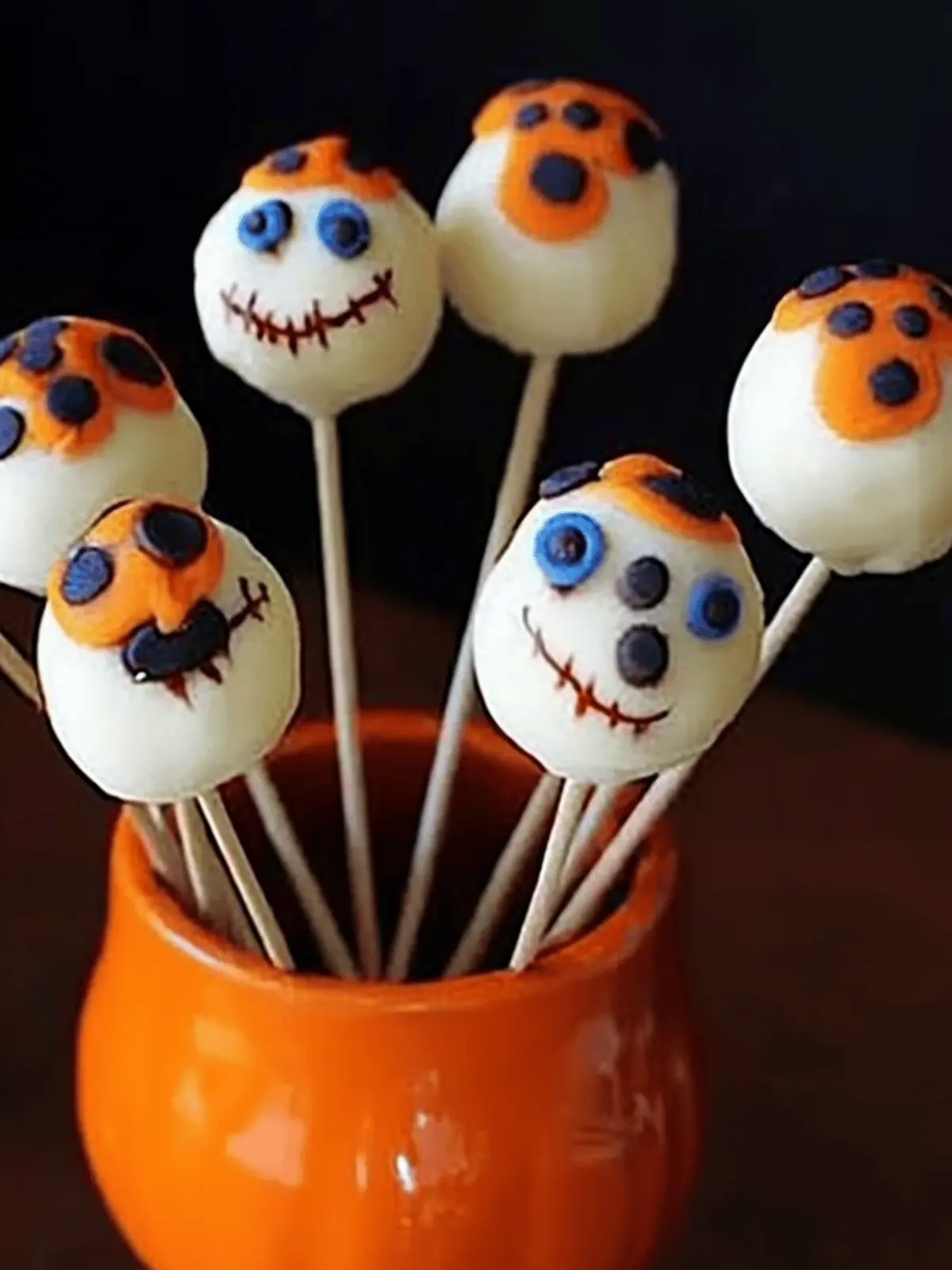 Spooky Halloween Cake Pops That Kids Can't Resist 3 Halloween cake pops