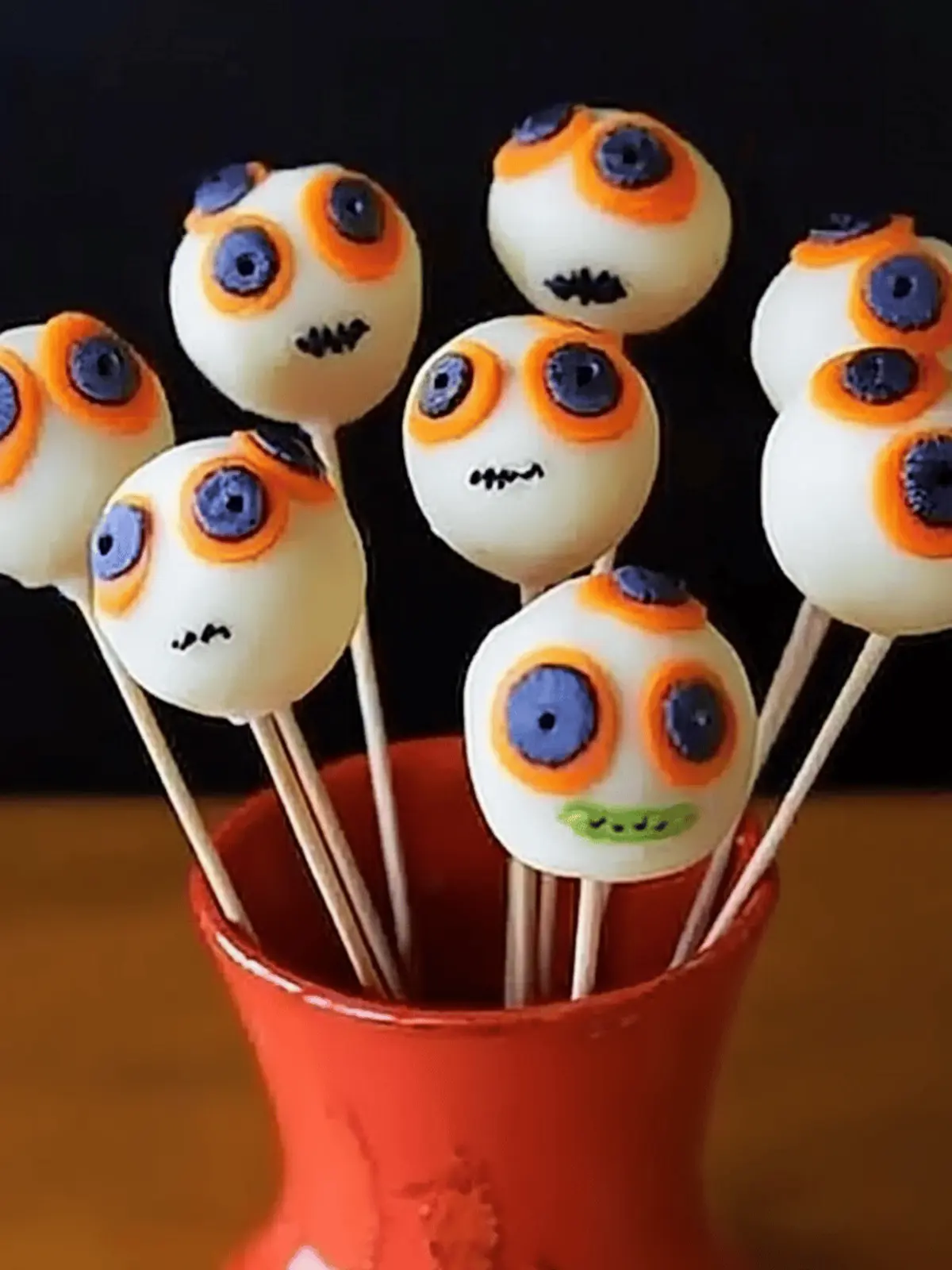 Spooky Halloween Cake Pops That Kids Can't Resist 2 Halloween cake pops